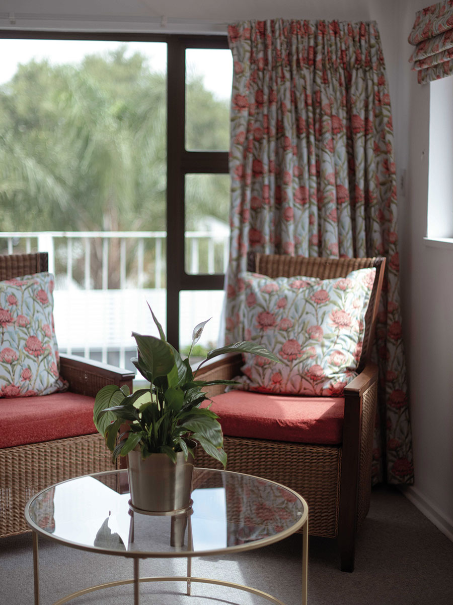 Hibiscus-House-Melville-Bedroom-Main-Seating-Area