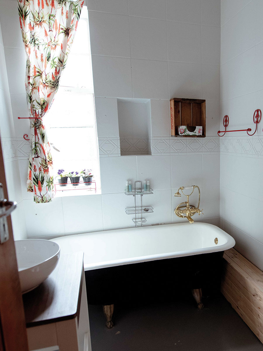 Hibiscus-House-Melville-Second-Bathroom